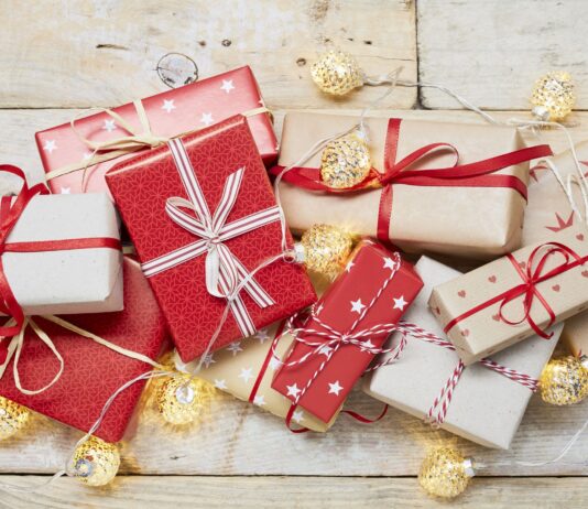 Shop Christmas Gifts for Mom and Save Big This Holiday Season